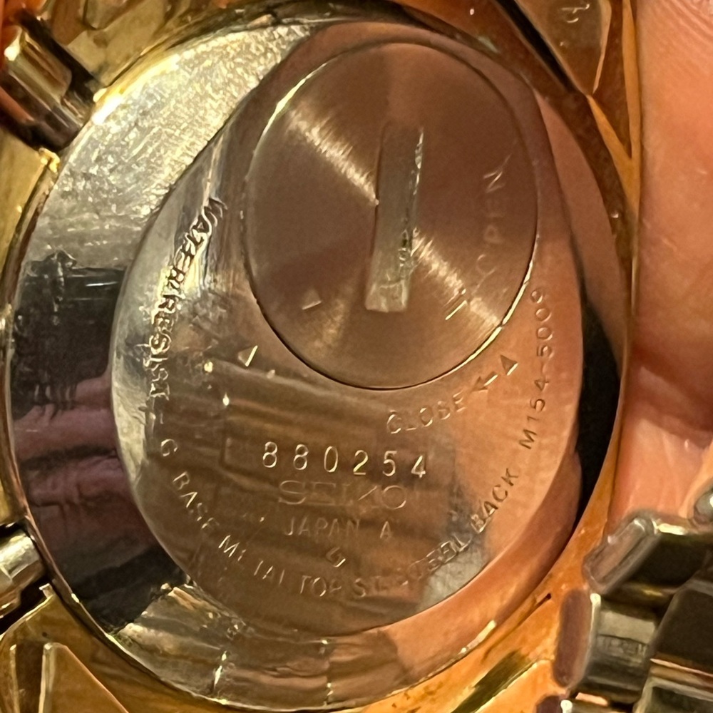Vintage 1978 Seiko Gold and Silver Quartz LC - Picture 2 of 11
